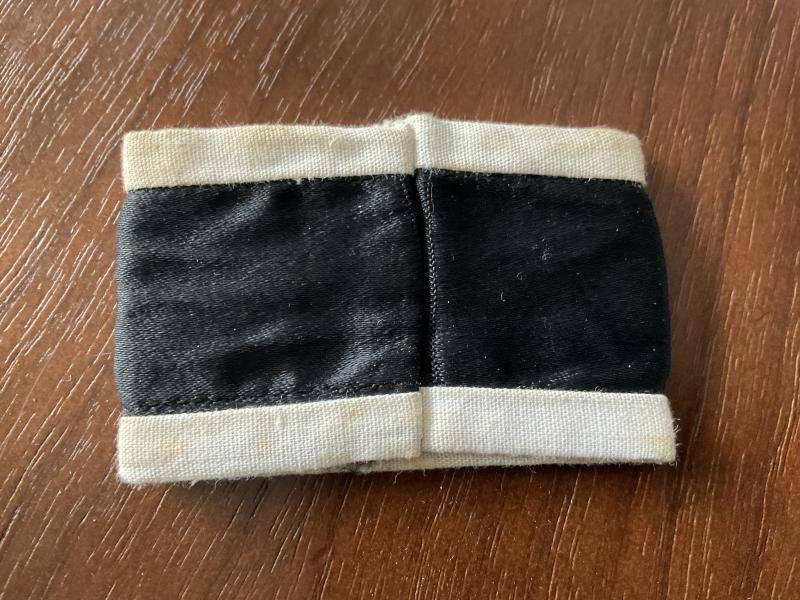 ROYAL HAMPSHIRE Malaya era white trim slip on title — image 2