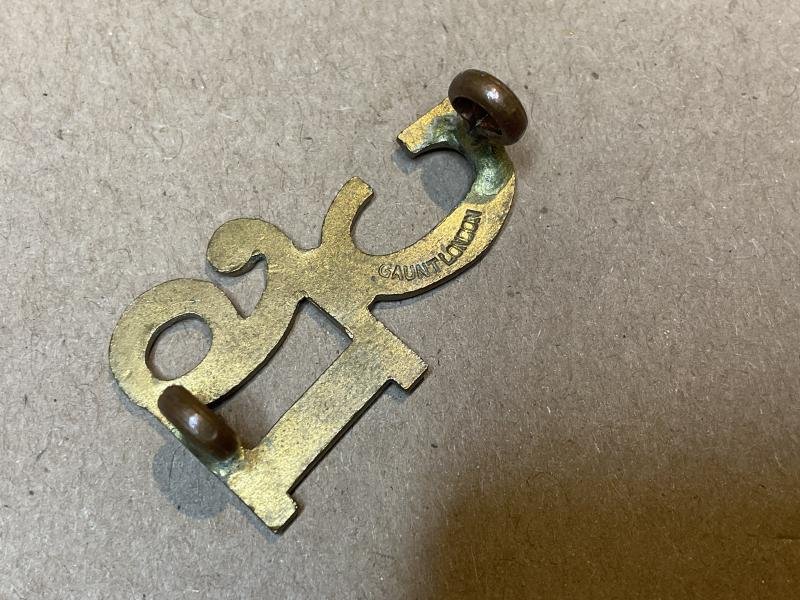 WW1 CEF 16th Battalion C/16 collar badge by GAUNT LONDON. — image 2
