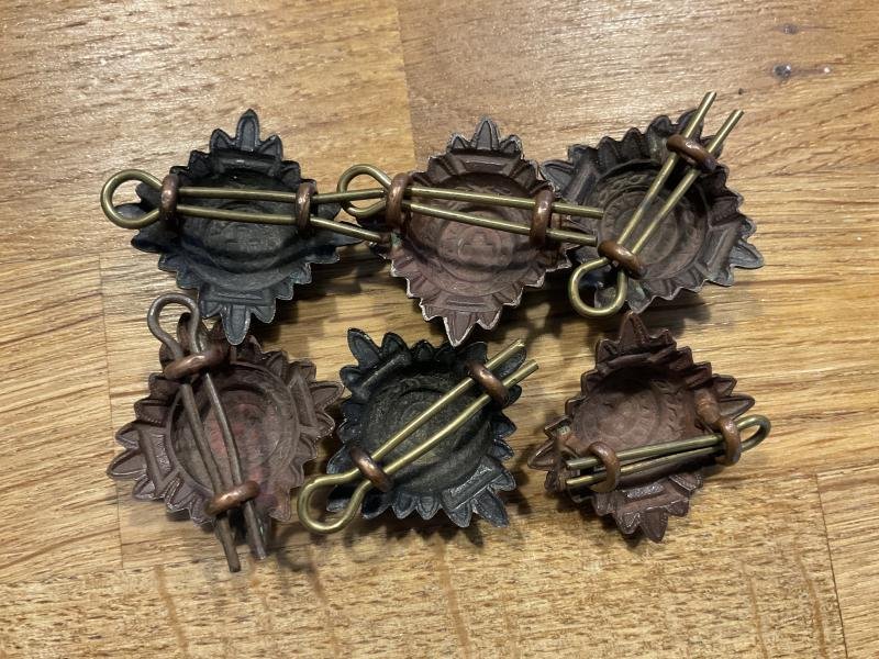 WW1/2 Bronze officers service dress Captains rank pips. — image 2