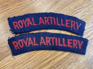 WW2 ROYAL ARTILLERY cloth shoulder titles.