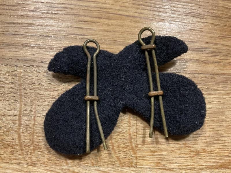 WW1/2 British & Commonwealth brass PTI Badge on backing. — image 2