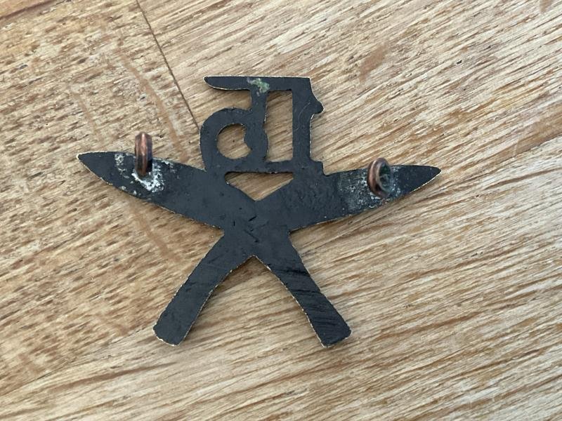 WW2 15th Gurkha Rifles head-dress badge — image 2