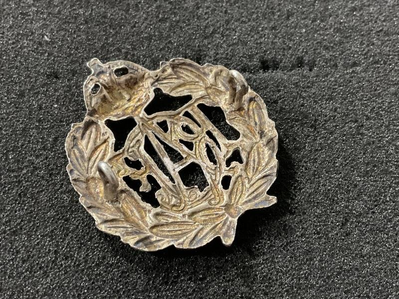 WW2 White metal R.C.A.F other ranks cap badge. — image 2