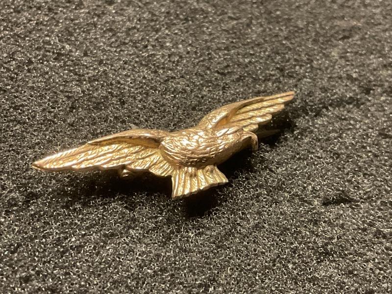 WW2 RAF 9Ct gold miniature pathfinders wing. — image 2