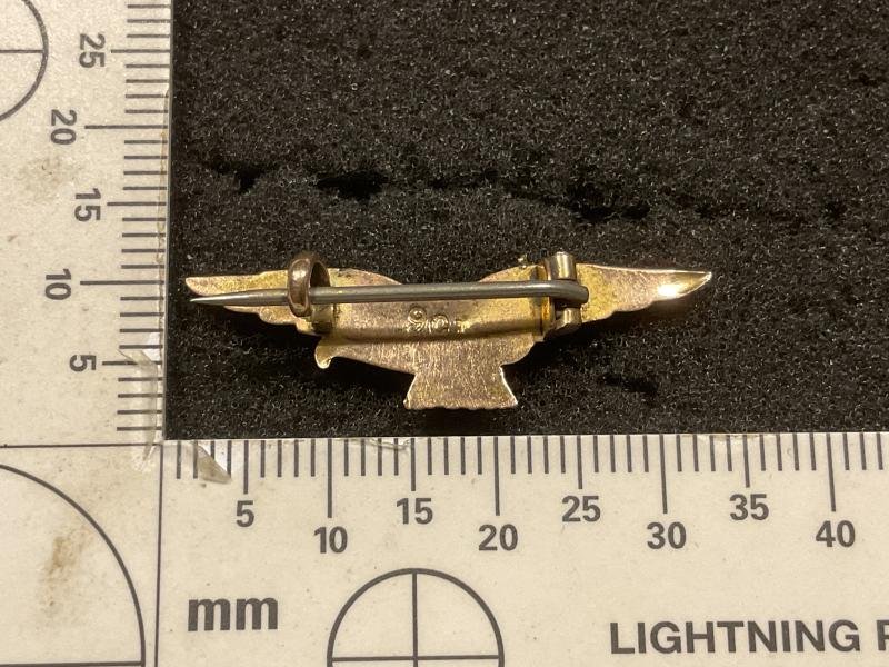 WW2 RAF 9Ct gold miniature pathfinders wing. — image 3