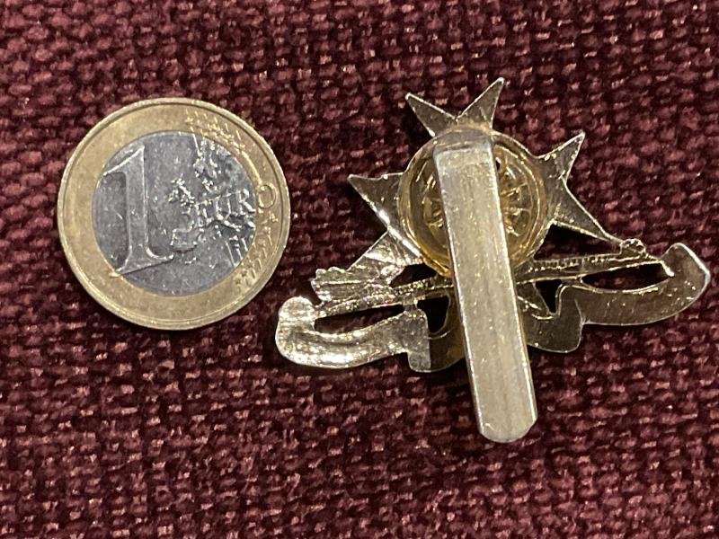 Post 1974 Royal Malta Artillery anodised small beret badge. — image 3
