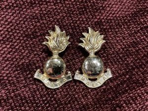 Anodised Royal Malta Artillery collar badges.