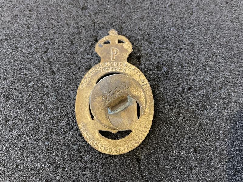 On War Service 1915 brass button hole lapel badge. — image 2