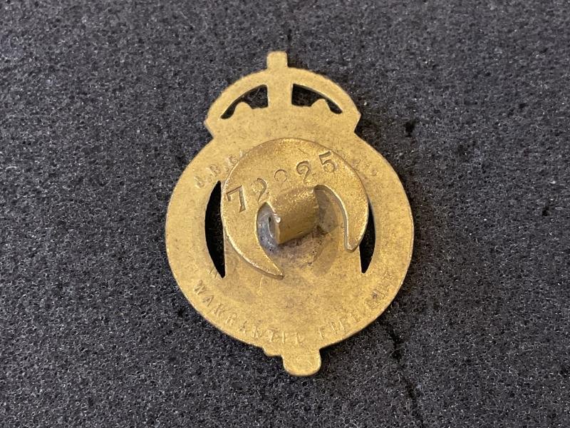 WW1 War Munitions Volunteer brass lapel badge — image 2
