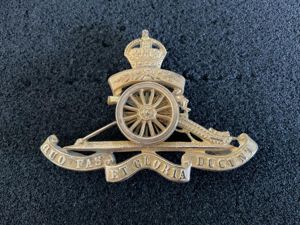 Post 1902 Territorial Army Royal Artillery officers cap badge.