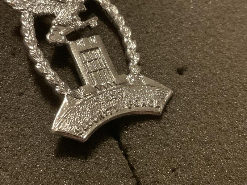 Sierra Leone National Diamond Mine Security Force cap badge. — image 3