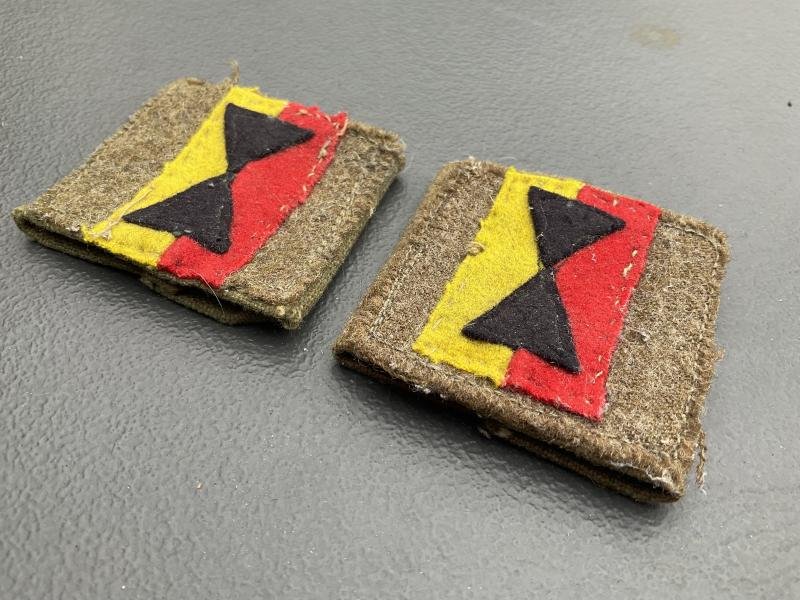 WW2 25th Army Tank Brigade, (Independent) wool shoulder slides. — image 2