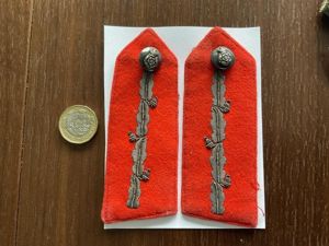 Generals Gorgets , silver bullion wire with Q.O.Y.D buttons.