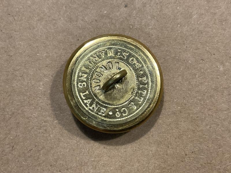 QVC 8th Regiment of Foot 'The Kings' officers gilt button. — image 3