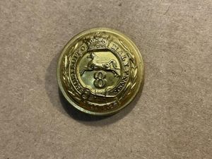 QVC 8th Regiment of Foot 'The Kings' officers gilt button.