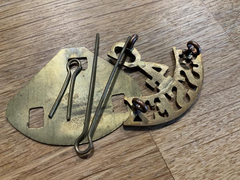 C/4 ESSEX WW1 brass shoulder tile. — image 2