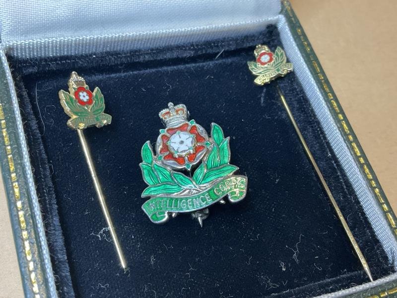 Q/C Intelligence Corps silver & enamel sweetheart by Carrington. — image 4