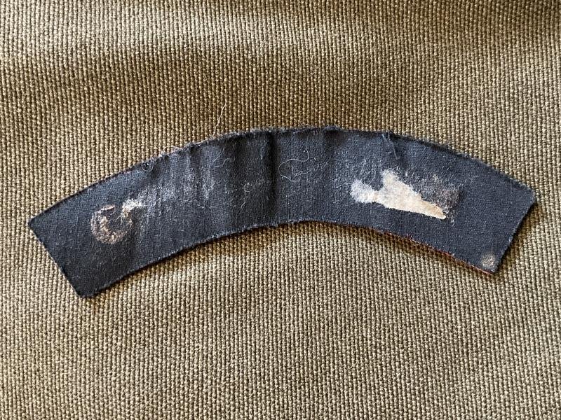 WW2 Printed ROYAL FUSILIERS shoulder title. — image 2