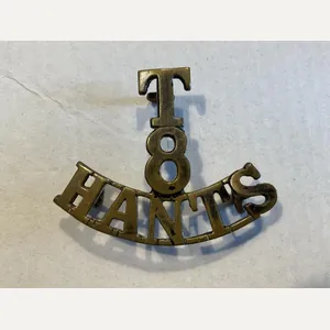 WW1 T/8 HANTS (Isle of Wight Rifles) brass shoulder titles.