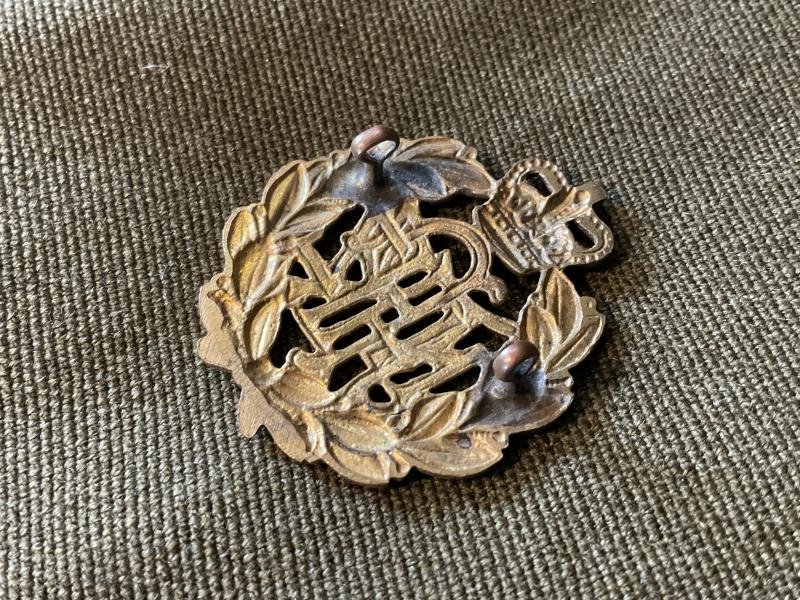 Royal New Zealand Air Force Q/C brass cap badge. — image 2