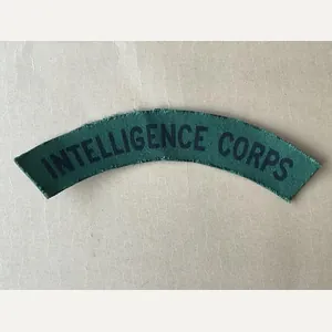WW2 printed INTELLIGENCE CORPS shoulder title