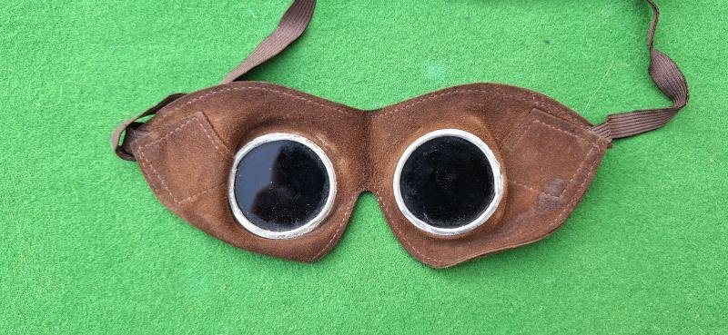 EXTREMELY RARE R.A.F NIGHT FIGHTER TRAINING GOGGLES — image 3