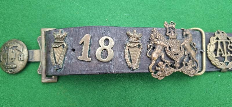 SOUVENIR CAP BADGE BELT ,IRISH BADGES — image 3
