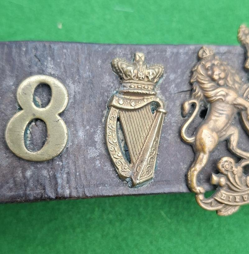 SOUVENIR CAP BADGE BELT ,IRISH BADGES — image 4