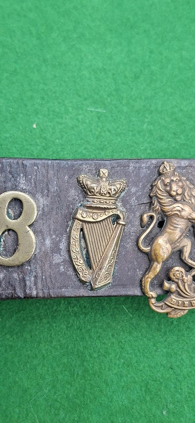 SOUVENIR CAP BADGE BELT ,IRISH BADGES — image 5