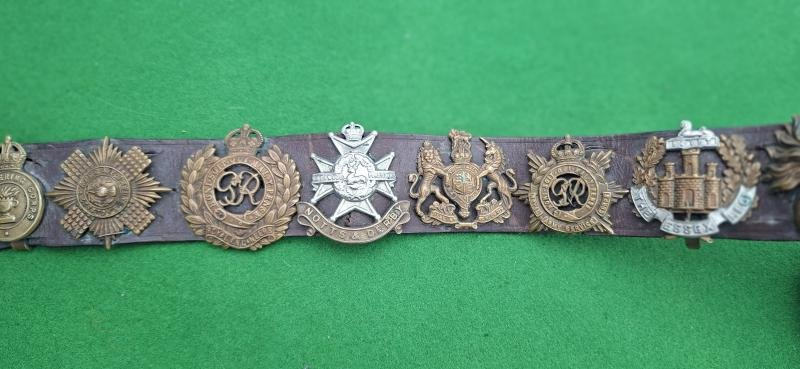 SOUVENIR CAP BADGE BELT ,IRISH BADGES — image 8