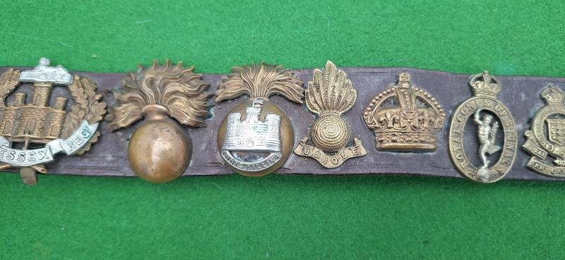 SOUVENIR CAP BADGE BELT ,IRISH BADGES — image 9