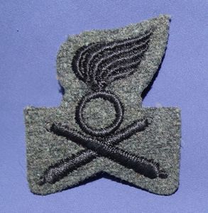 WWII Italian Artillery Cap Insignia