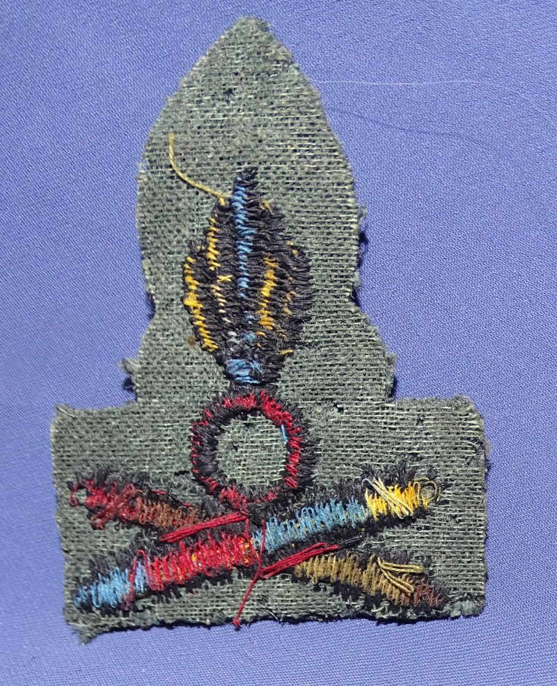WWII Italian Artillery Cap Insignia — image 2