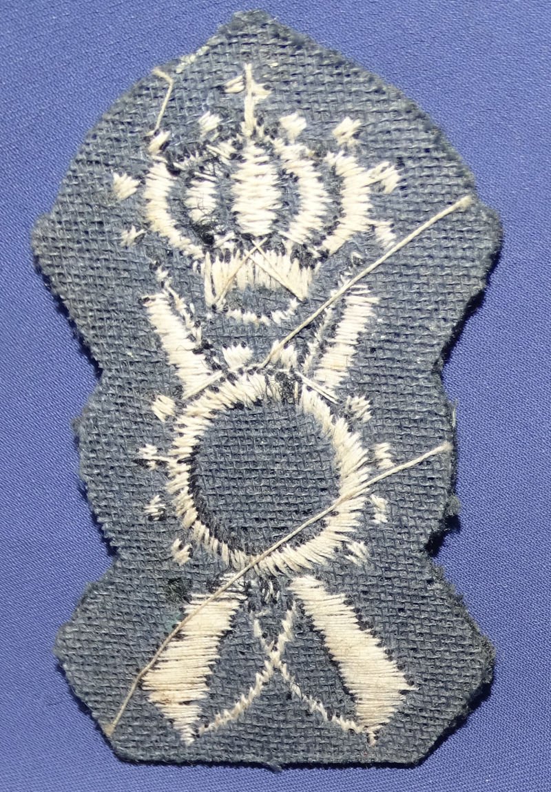 WWII Italian Infantry Cap Insignia — image 2