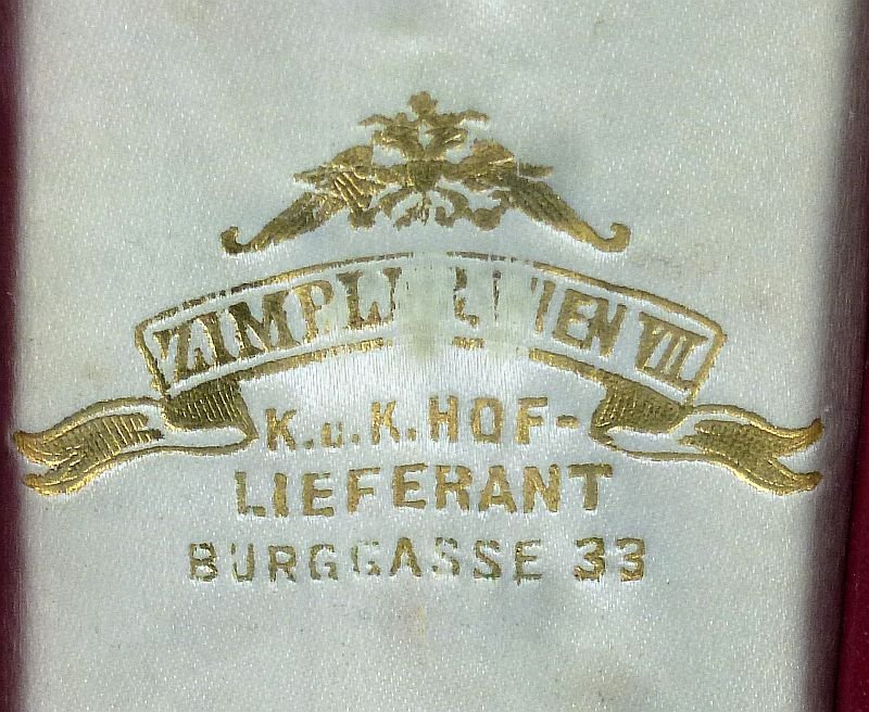 Cased Imperial Austrian 'Signum Laudis' Military Merit Medal — image 4
