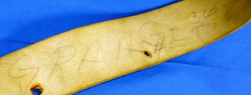 British Army White Leather Belt with 'Dieu Et Mon Droit' Buckle — image 4