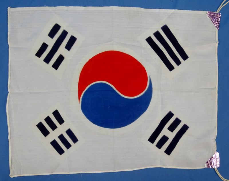 Small Korean War Period Republic of Korea Flag — image 2