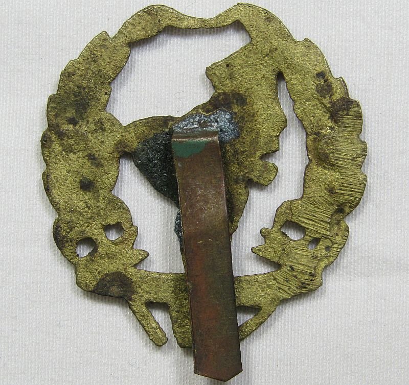 British 'Defense of India' Cap Badge — image 2