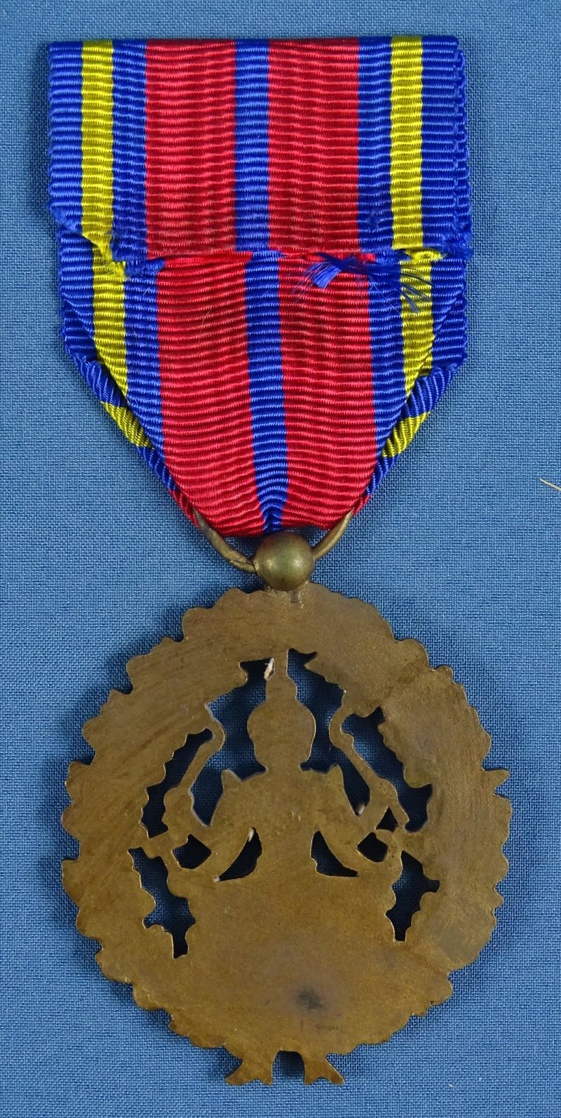 Kingdom of Cambodia 3rd Class Labor Medal in Bronze — image 2