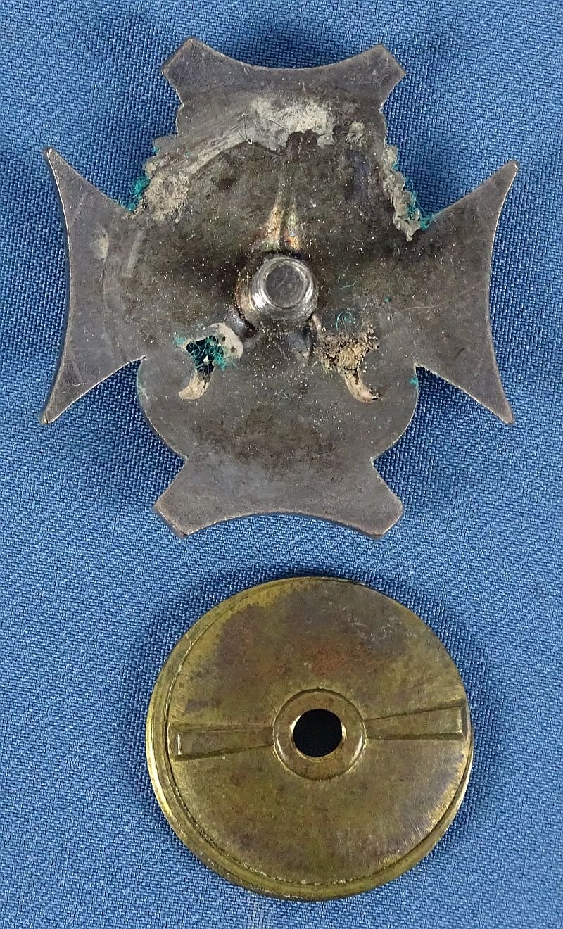 Polish 4th Rifle Division Badge — image 2