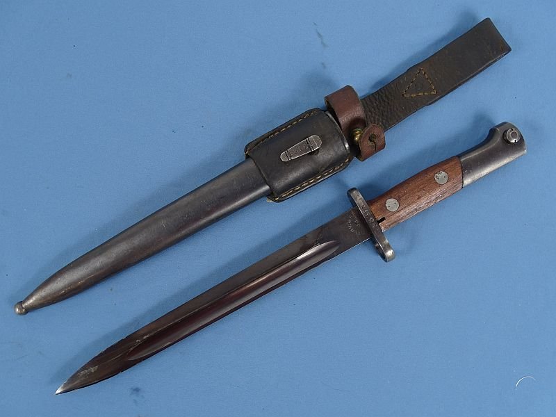 Yugoslavian Model 1924 Short Bayonet with Matching Numbers and Frog — image 2