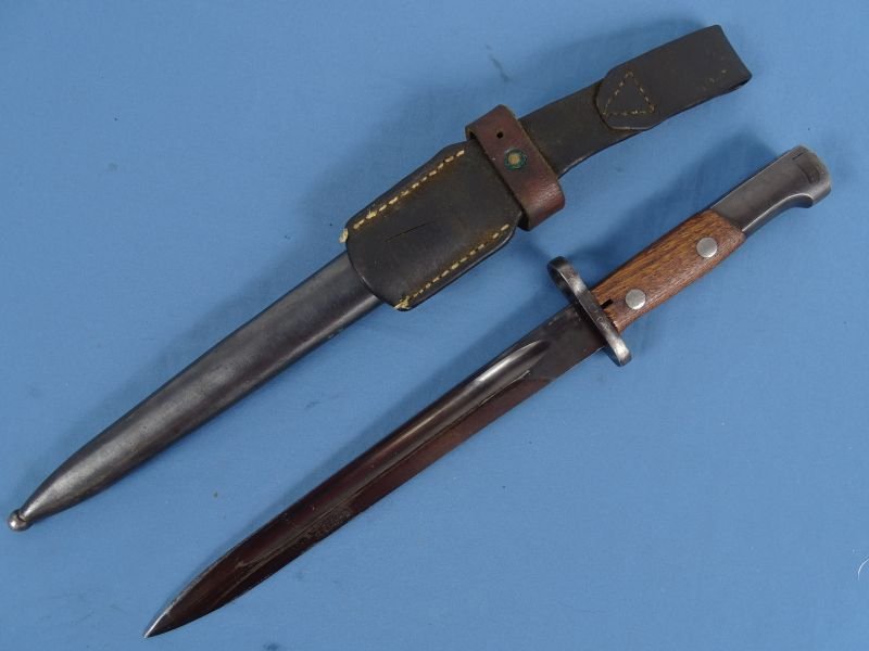 Yugoslavian Model 1924 Short Bayonet with Matching Numbers and Frog — image 3