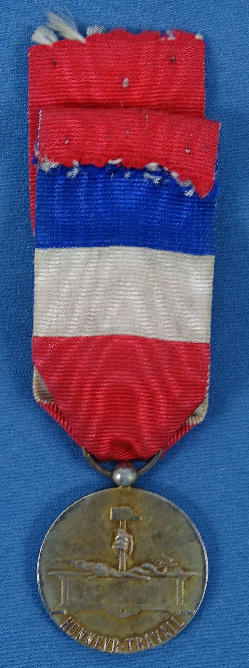 French Ministry of Labor 30 Year Service Medal — image 2