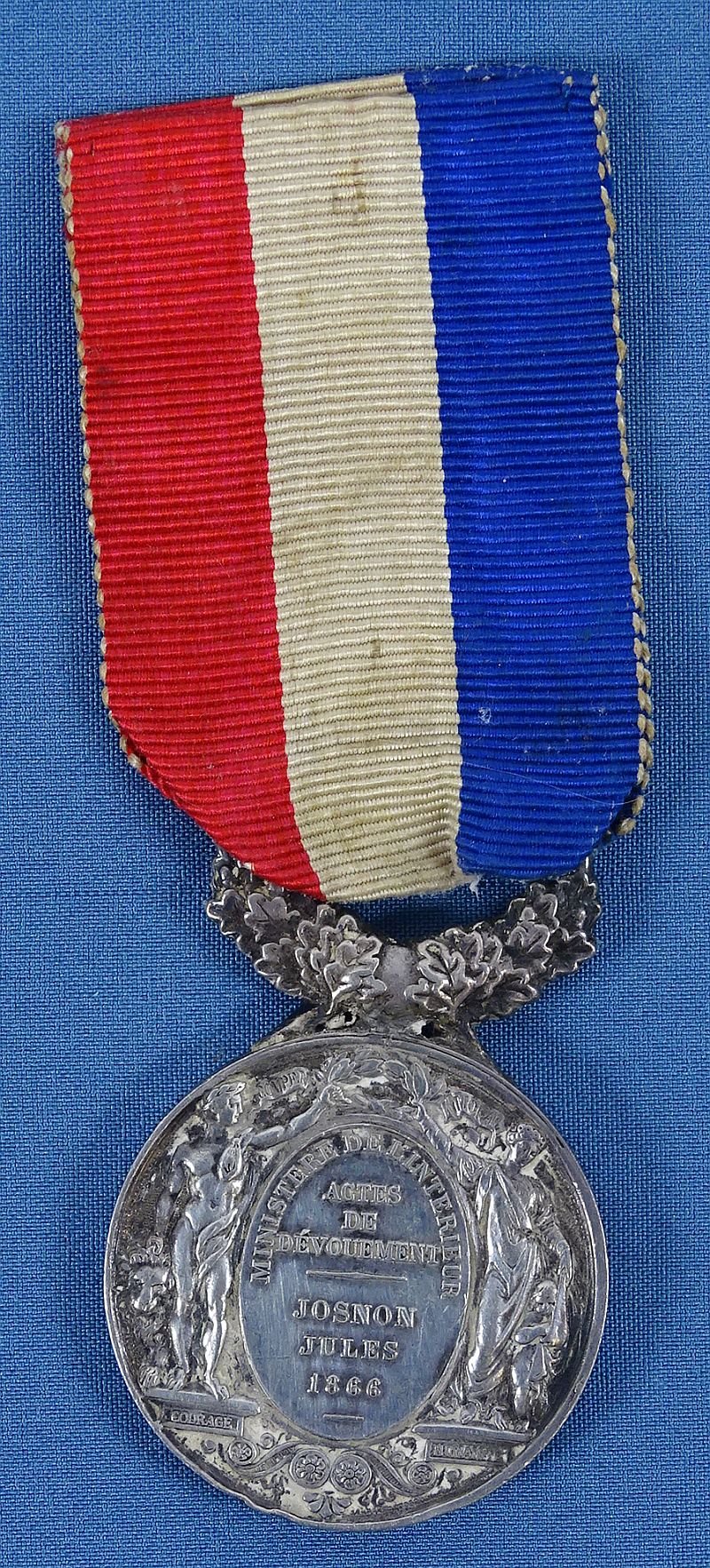 French 1866 Named Napoleon III Medal of Honor for Acts of Courage and Devotion — image 2
