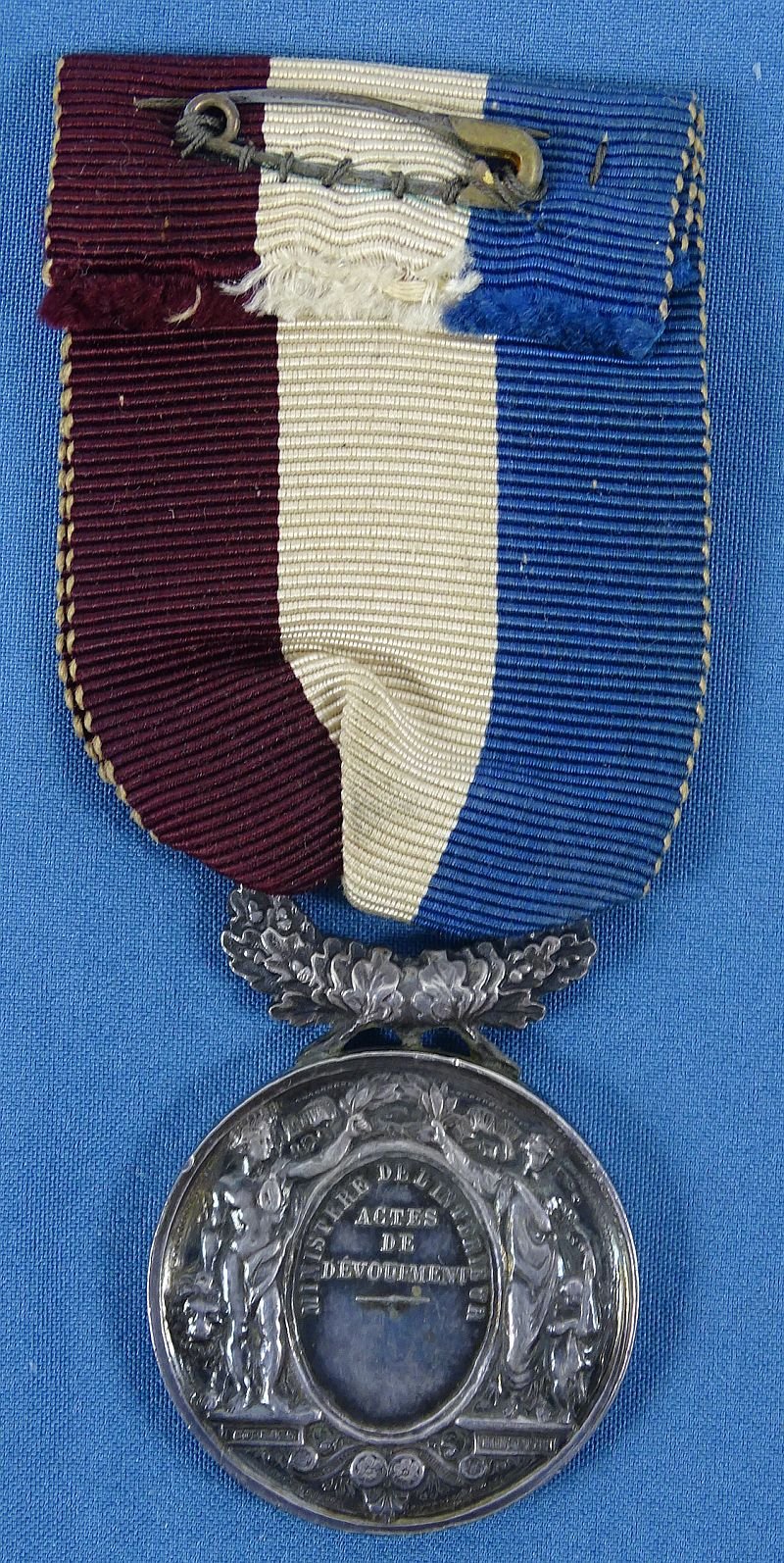 French 1897 Ministere de l Interieur Actes de Devouement Medal — image 2