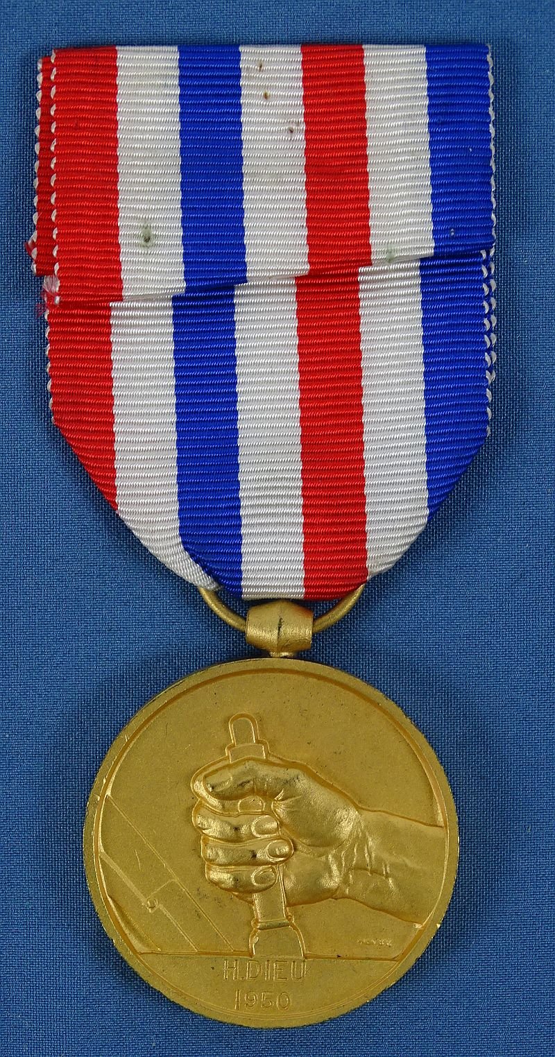 French Named 1950 Railroad Honor Medal — image 2