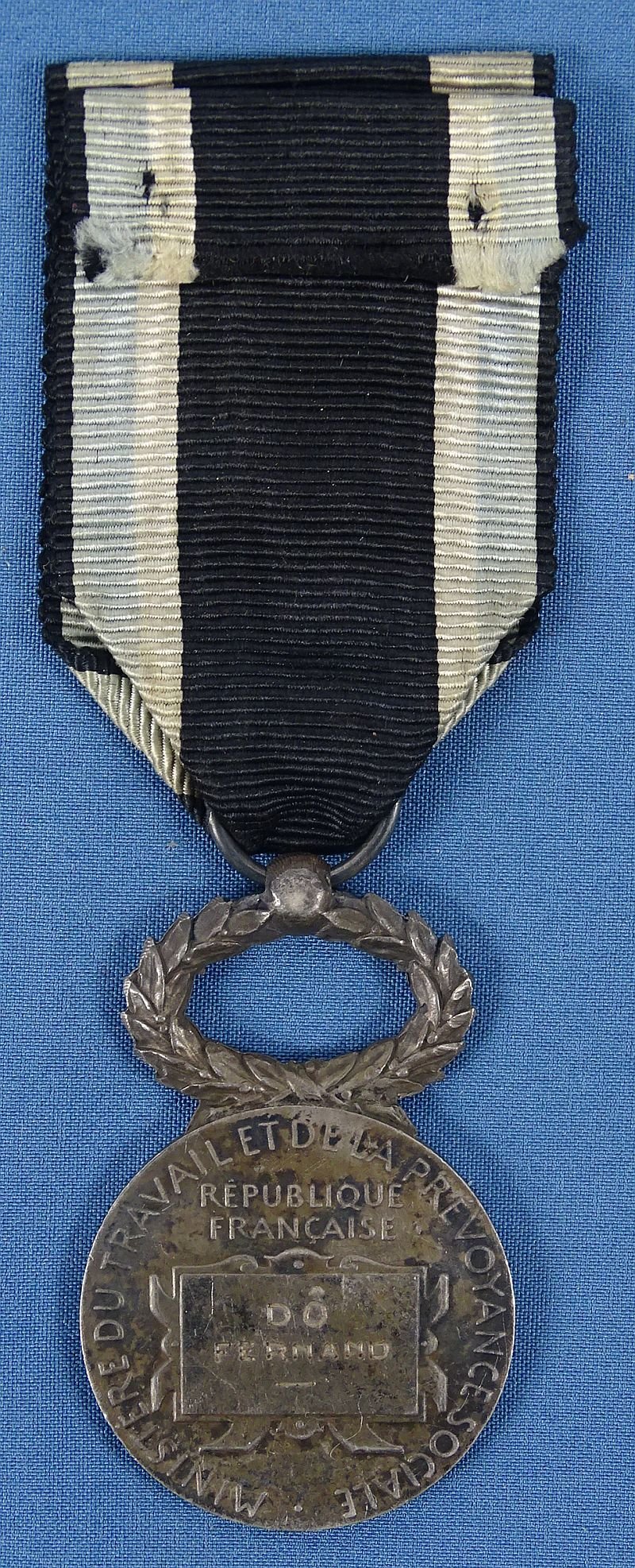 French Named Ministry of Labor & Social Service Fourth Class Medal — image 2