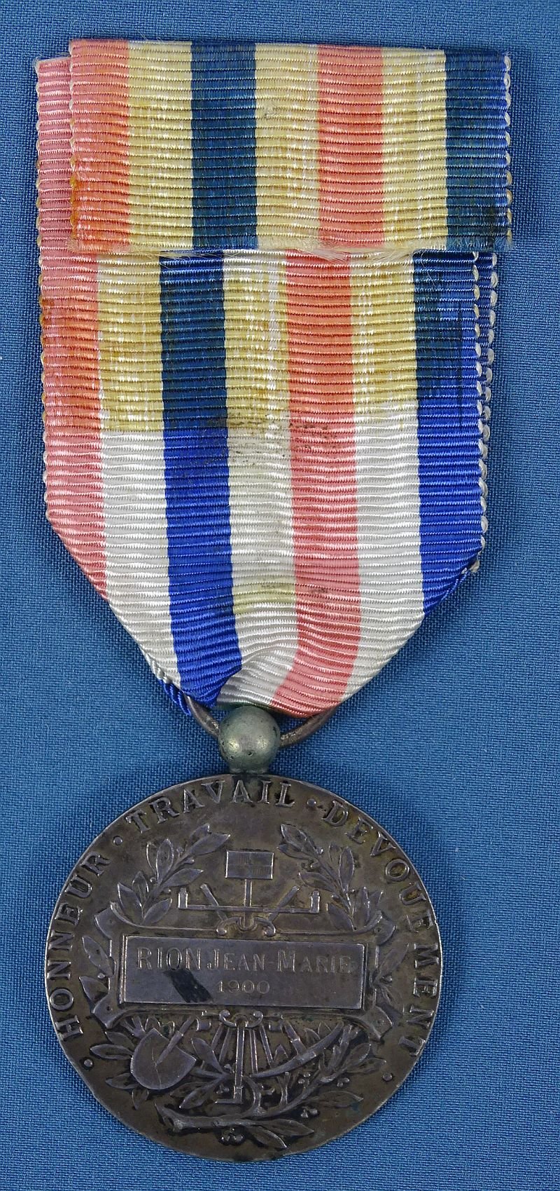 French Named 1900 Ministry of Labor Medal — image 2