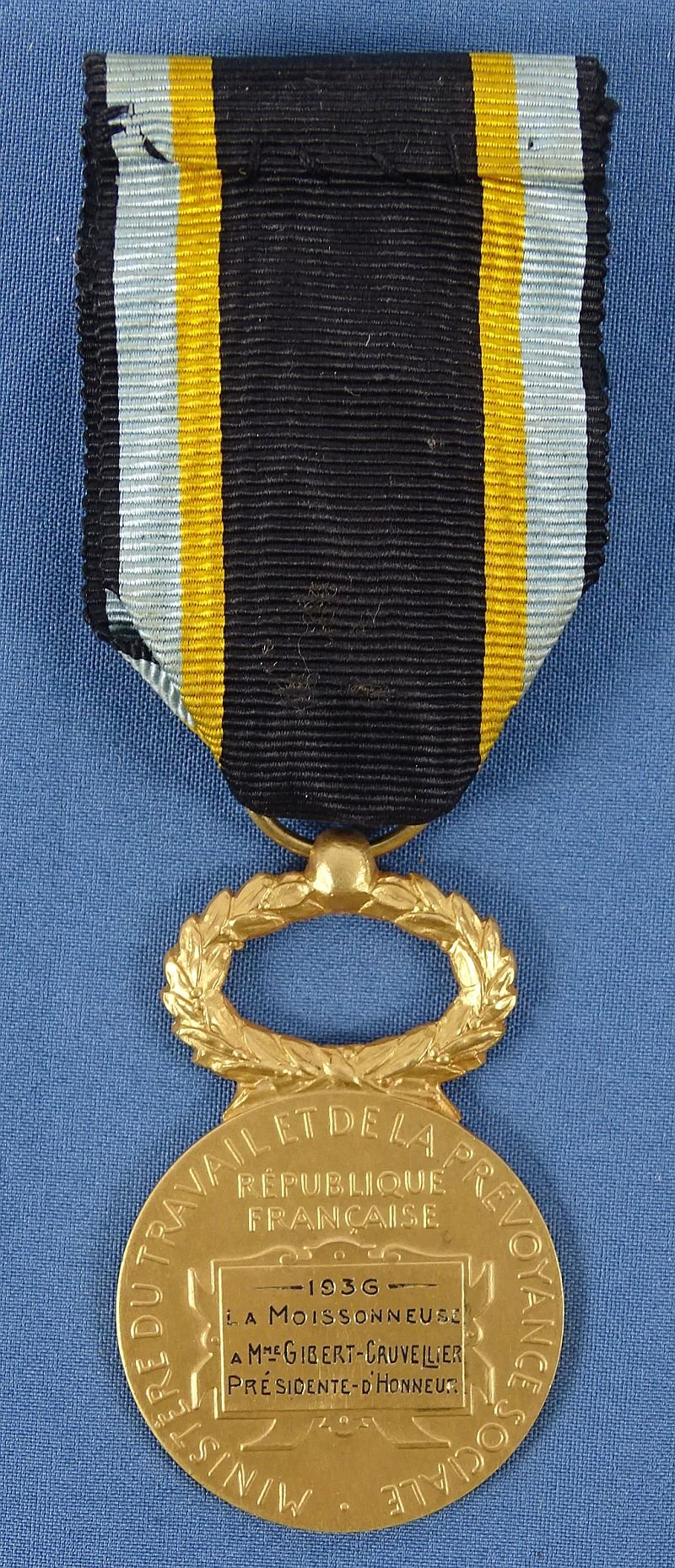 French Named 1936Mutual Aid Societies 40 Years of Service Medal — image 2
