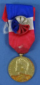French Named 1960 Ministry of Labor and Social Security Medal